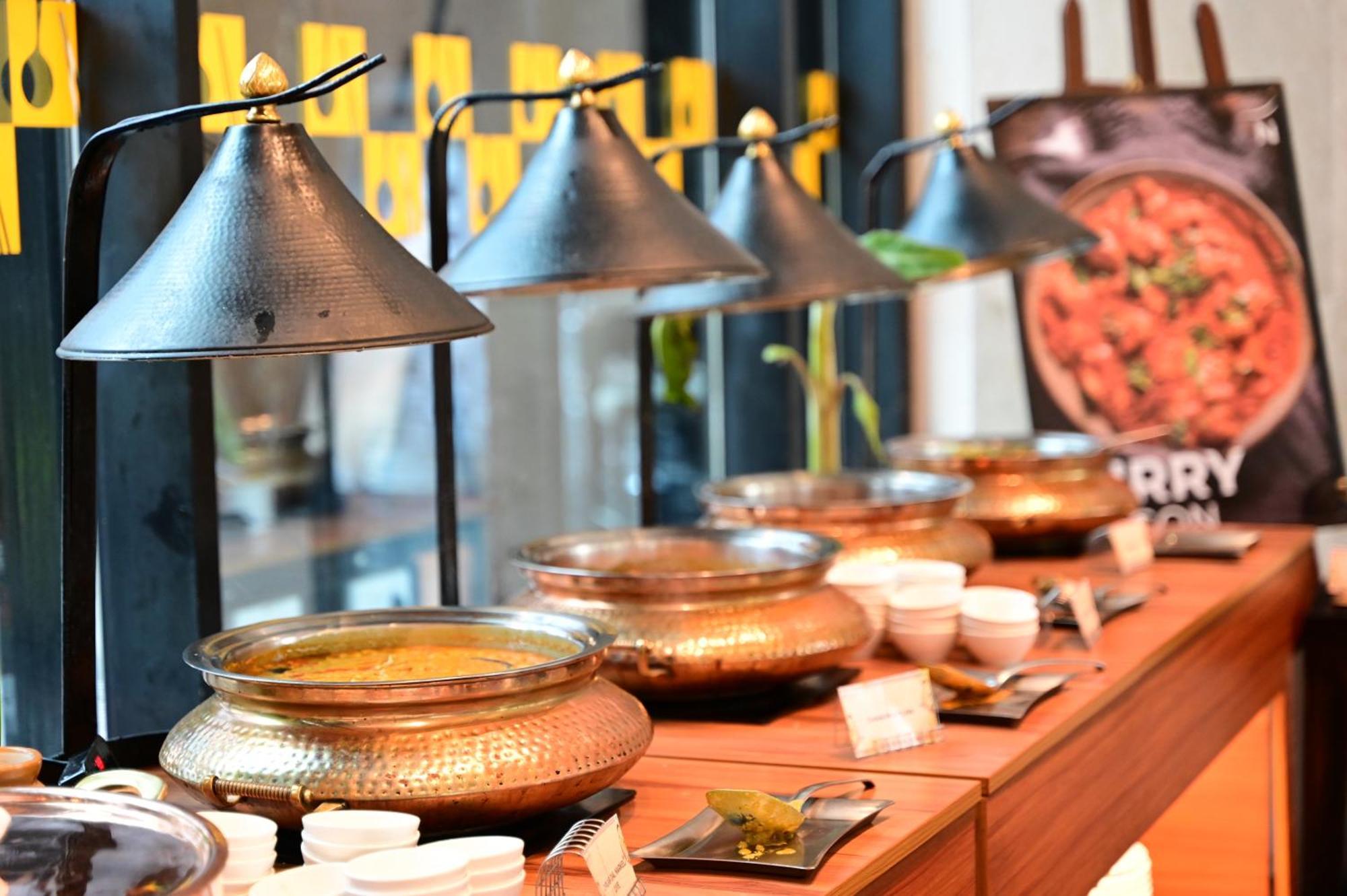 Novotel Kolkata Hotel And Residences Exterior photo A chafing dish