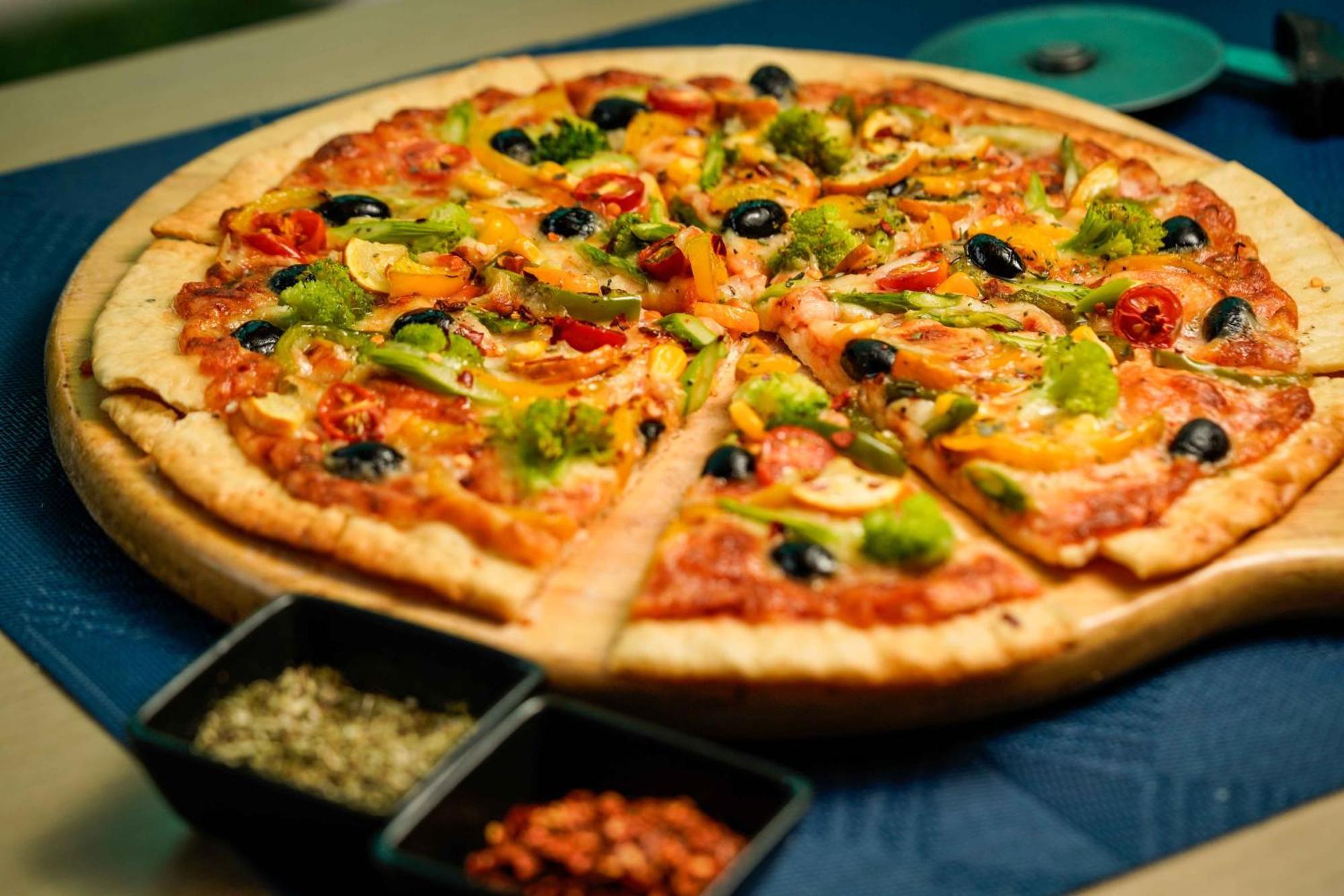 Novotel Kolkata Hotel And Residences Exterior photo Pizza
