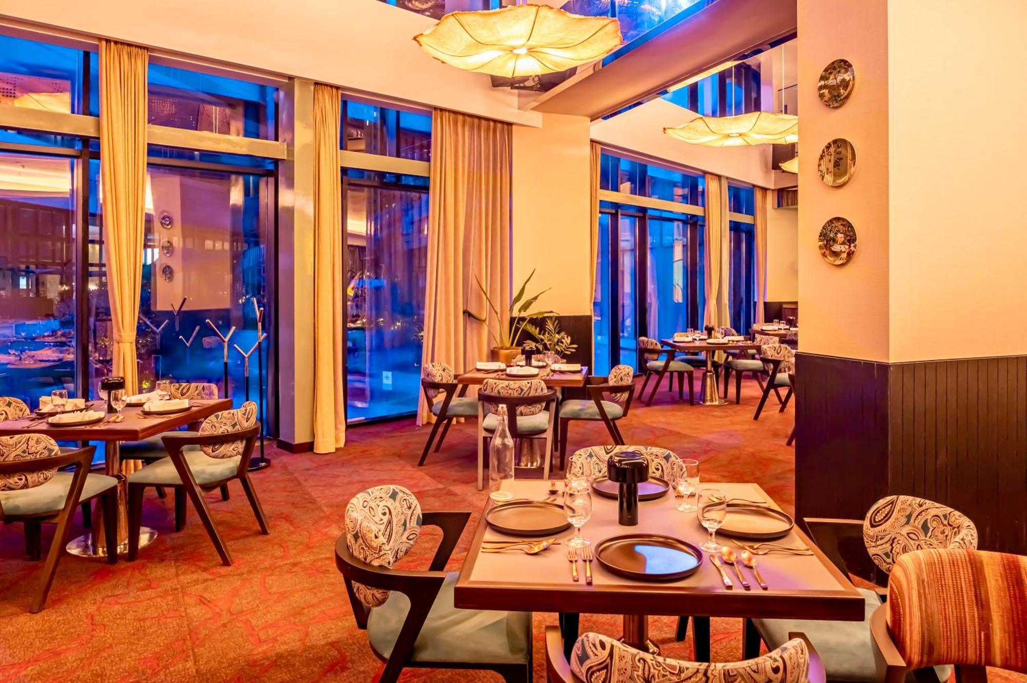 Novotel Kolkata Hotel And Residences Exterior photo The restaurant