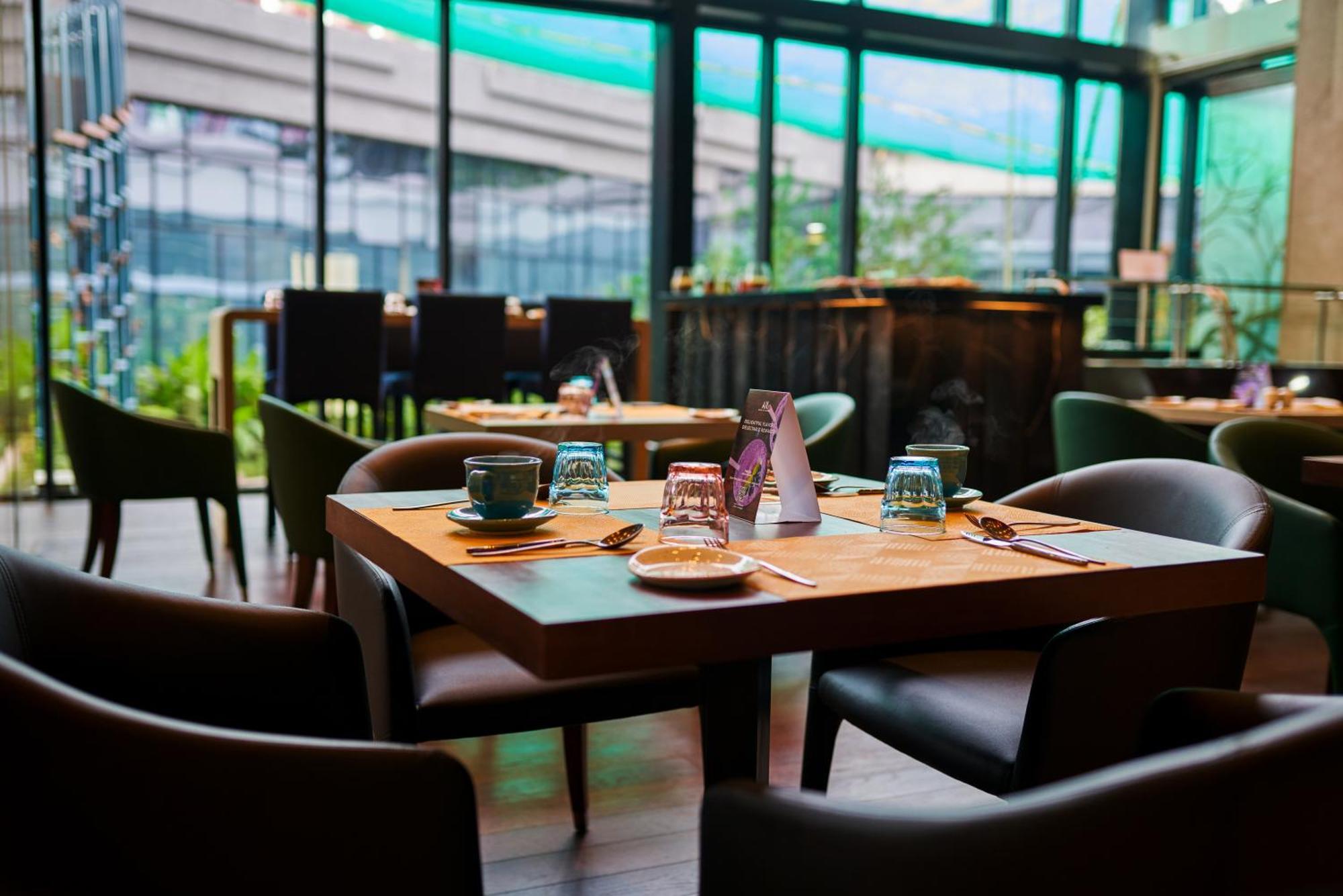 Novotel Kolkata Hotel And Residences Exterior photo The restaurant