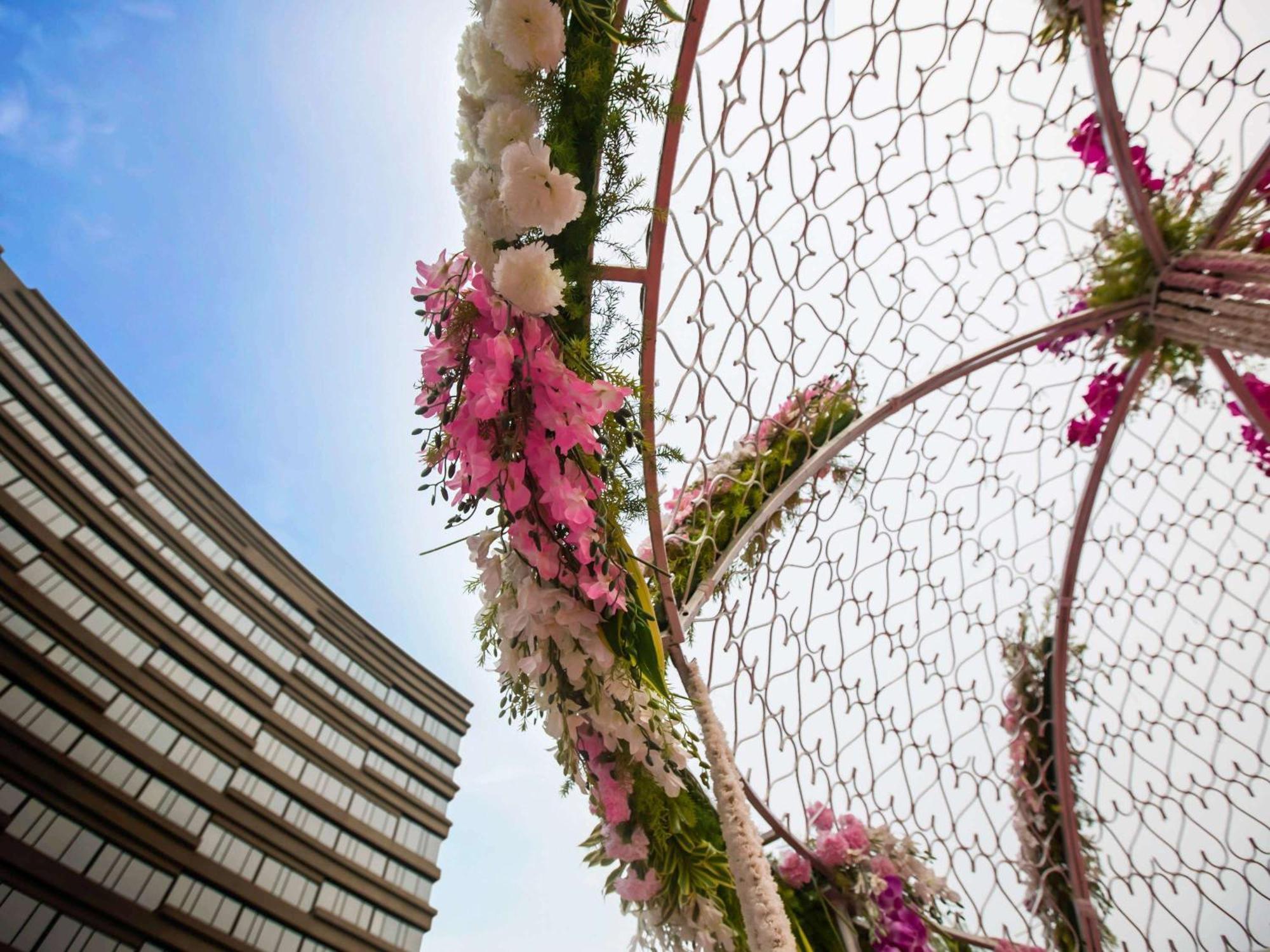 Novotel Kolkata Hotel And Residences Exterior photo The Flower Dome
