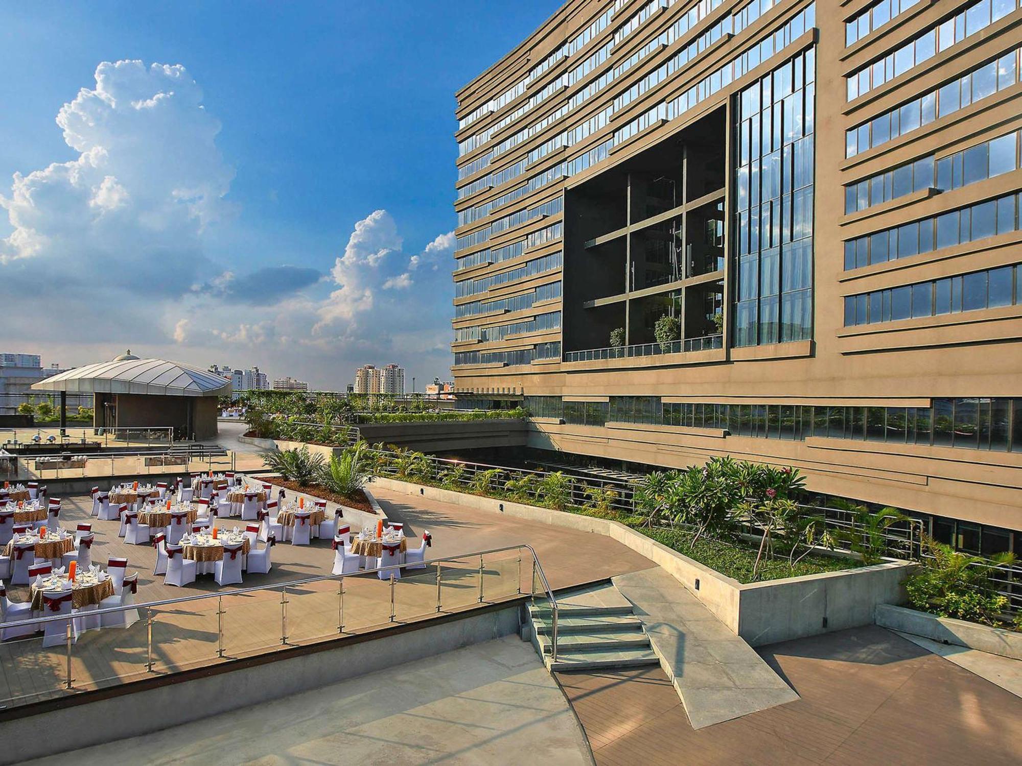 Novotel Kolkata Hotel And Residences Exterior photo The Ritz-Carlton, DIFC, Dubai