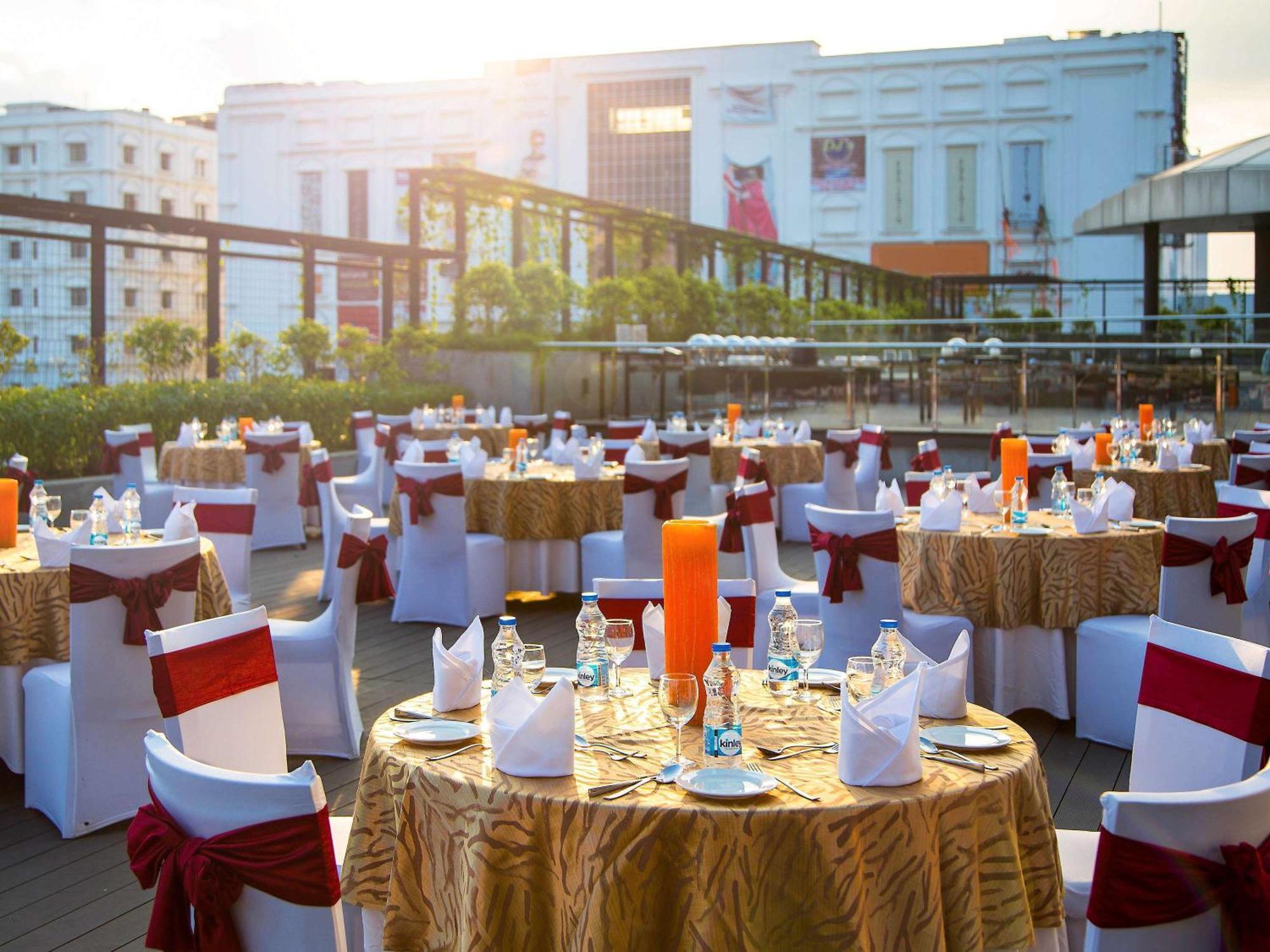 Novotel Kolkata Hotel And Residences Exterior photo The Park, Hyderabad