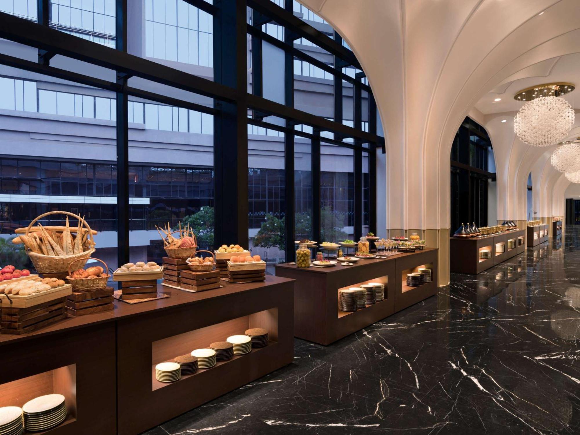 Novotel Kolkata Hotel And Residences Exterior photo The Lobby