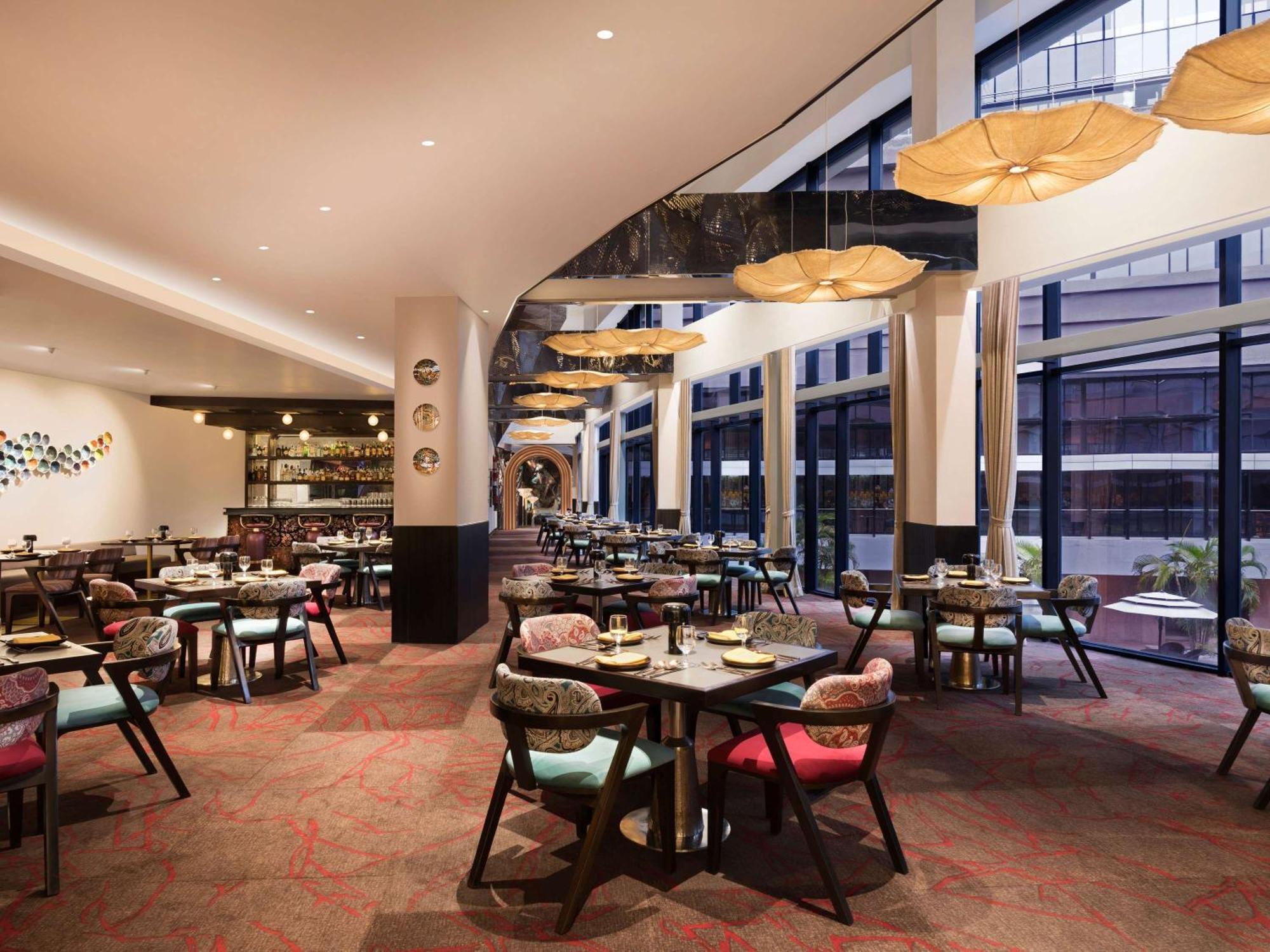 Novotel Kolkata Hotel And Residences Exterior photo The restaurant