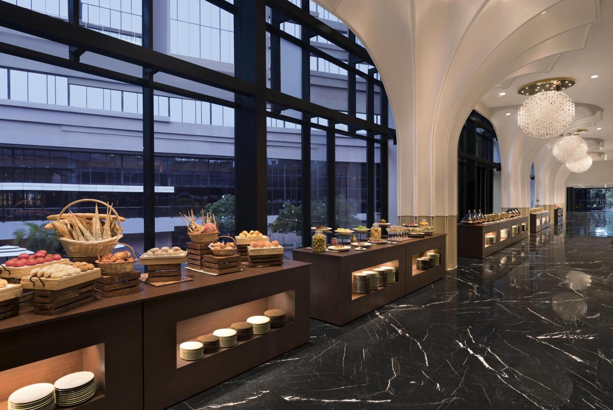 Novotel Kolkata Hotel And Residences Exterior photo The Lobby