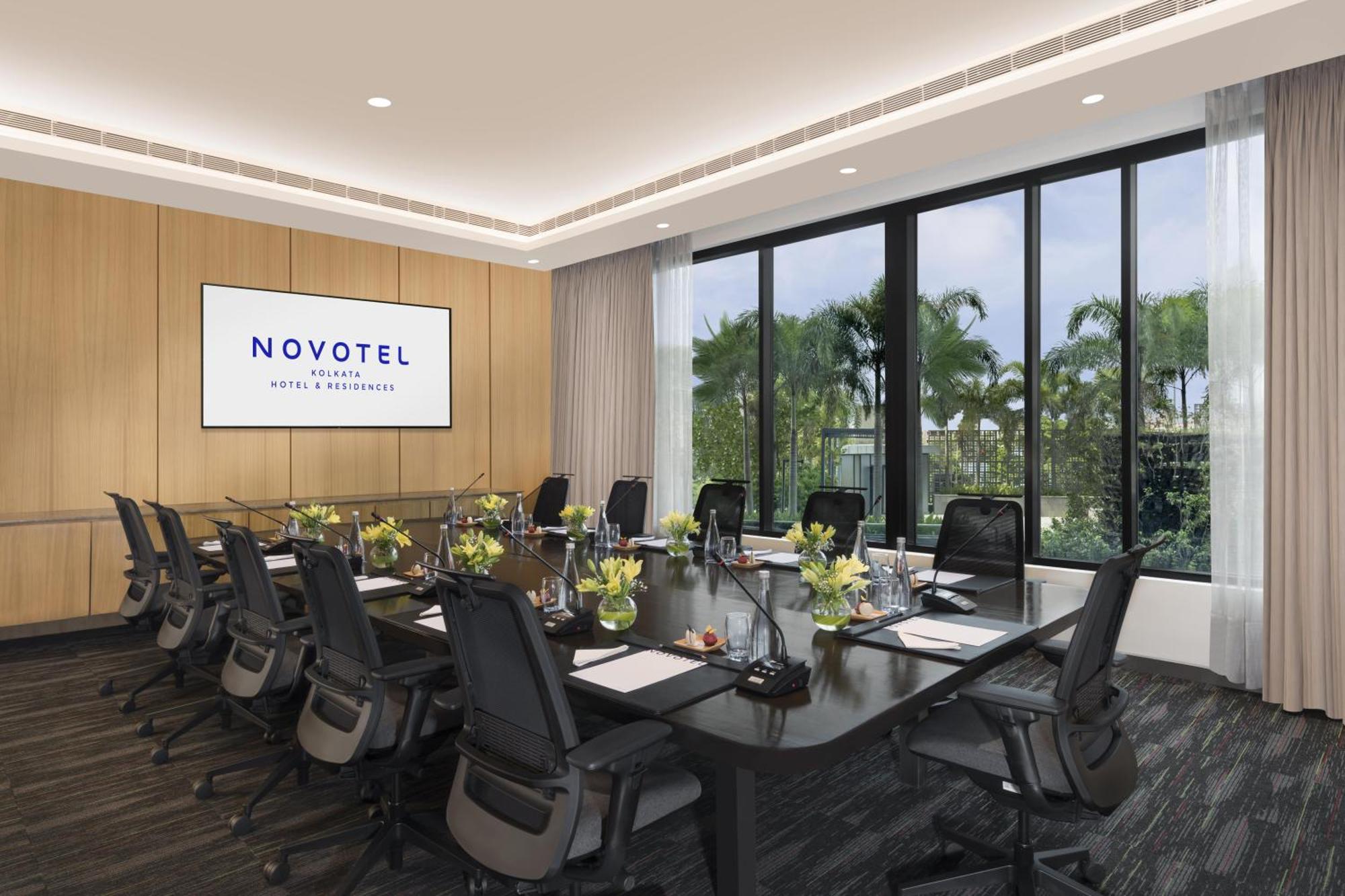 Novotel Kolkata Hotel And Residences Exterior photo Meeting room