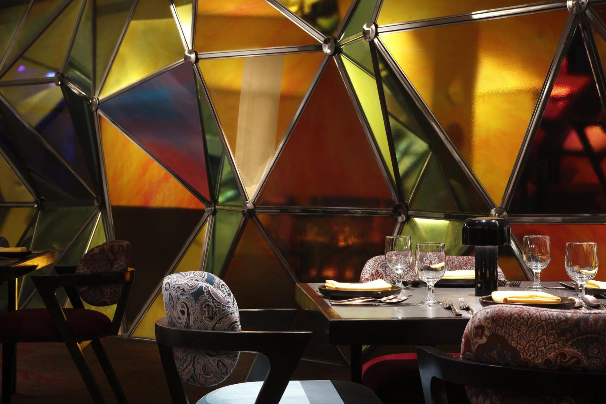 Novotel Kolkata Hotel And Residences Exterior photo Interior of the restaurant