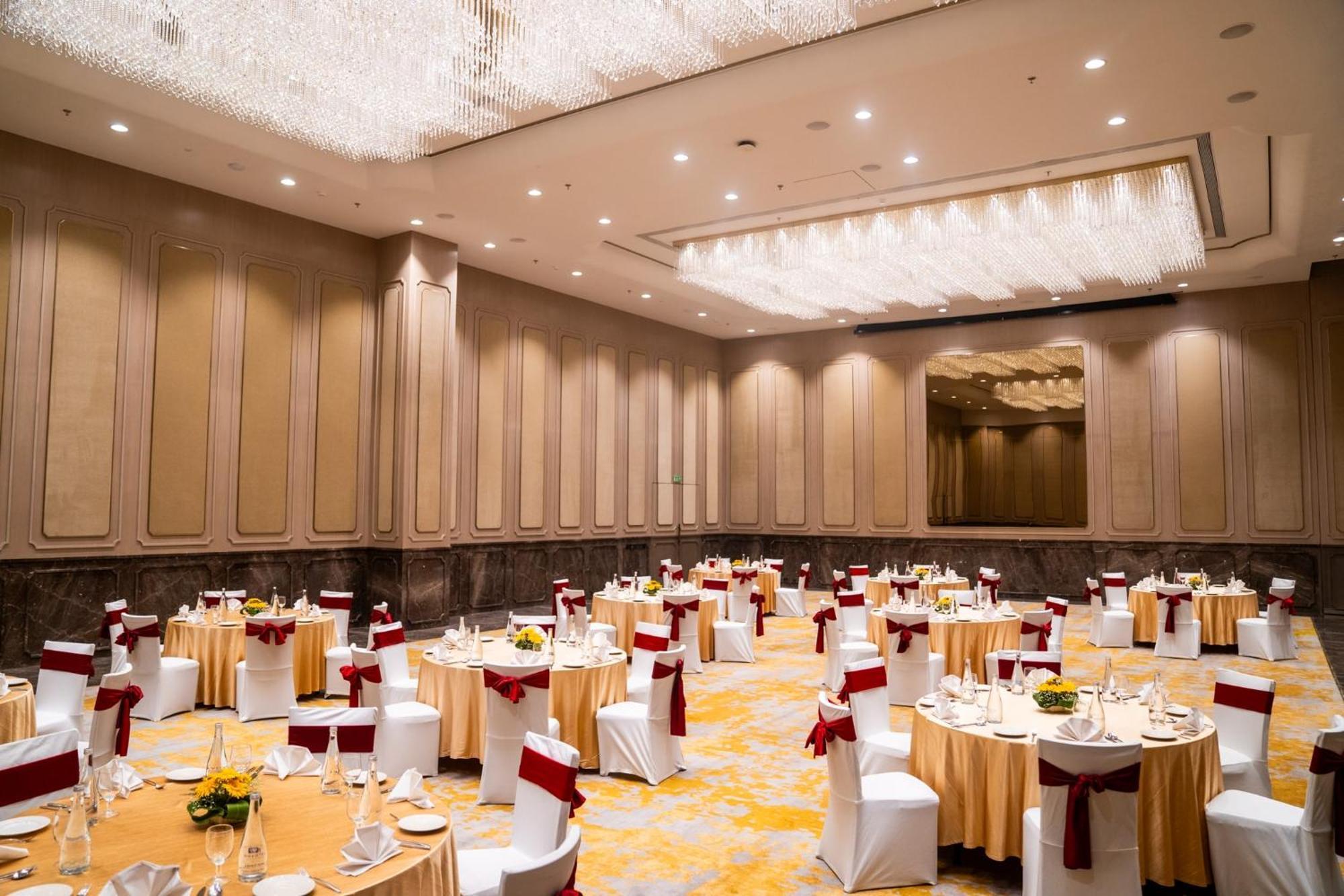 Novotel Kolkata Hotel And Residences Exterior photo The Grand Ballroom