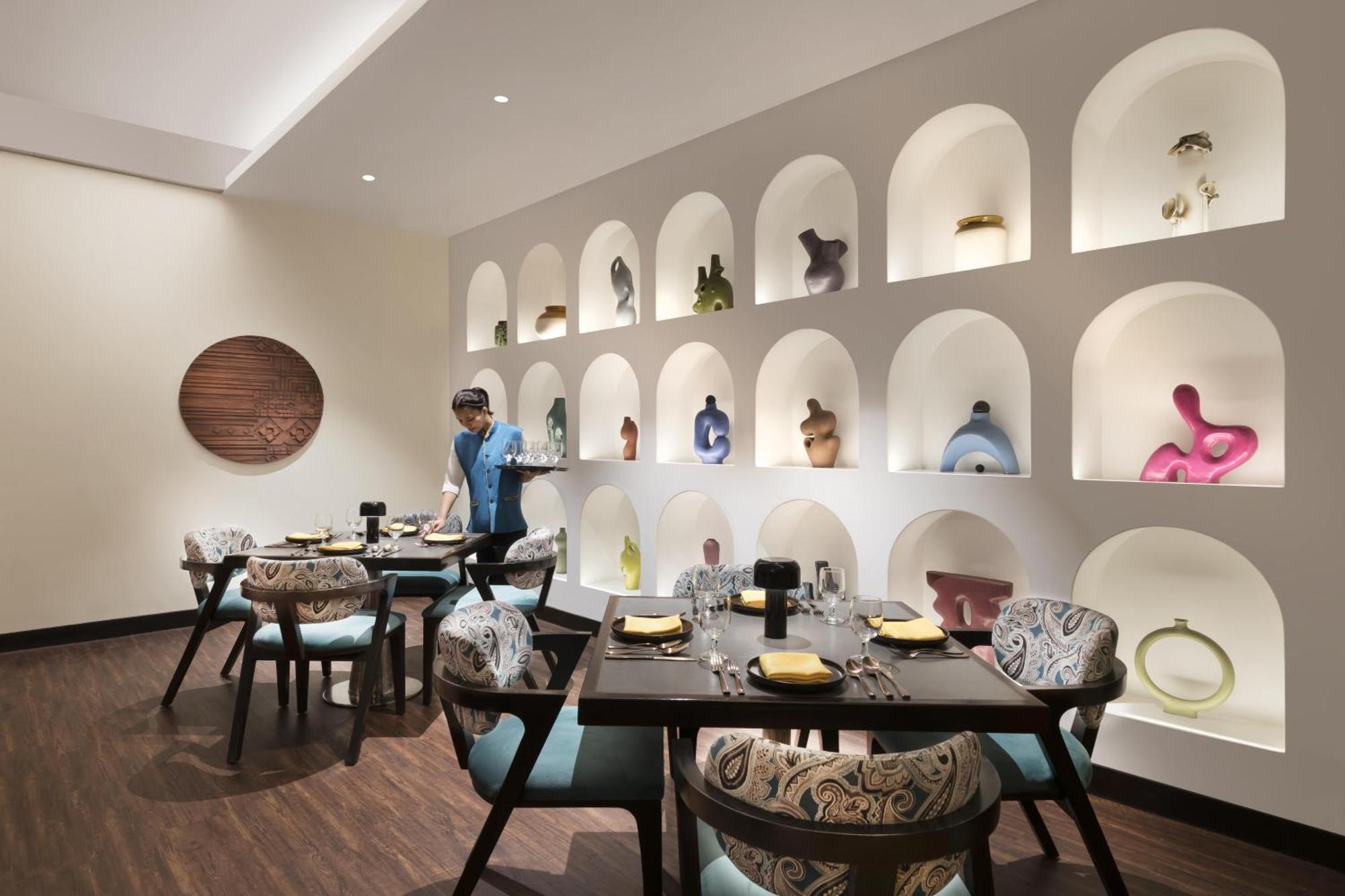 Novotel Kolkata Hotel And Residences Exterior photo The interior of the restaurant