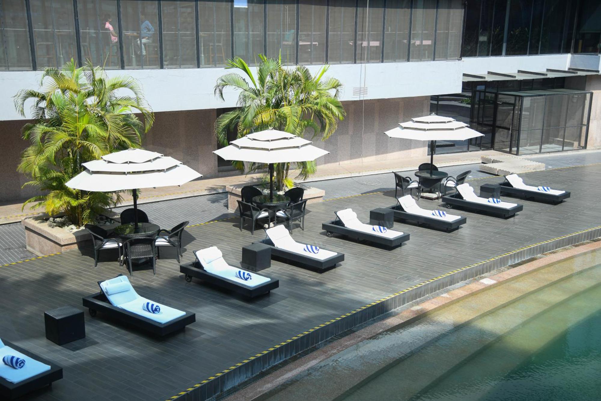 Novotel Kolkata Hotel And Residences Exterior photo