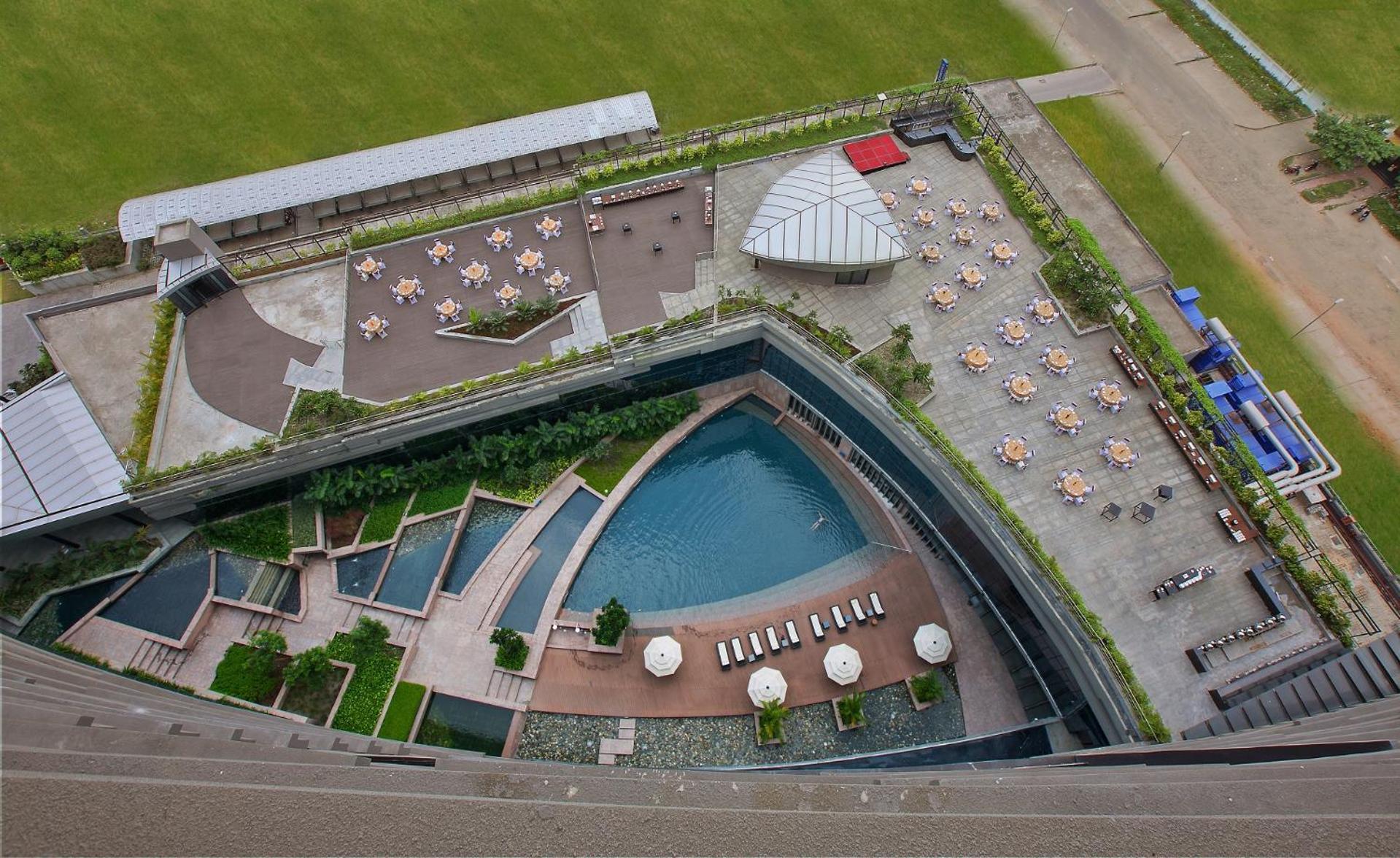 Novotel Kolkata Hotel And Residences Exterior photo